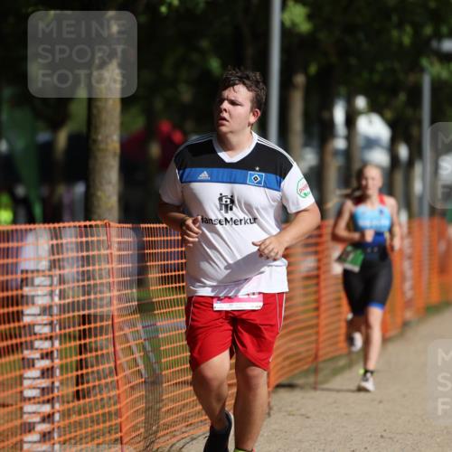 07.09.2025 - 19. Norderstedt Triathlon Michael Strokosch http://msf.ph/oto/8766683 07.09.2025 10:50:31 Laufen 67, 110, 1126 meine-sportfotos.de