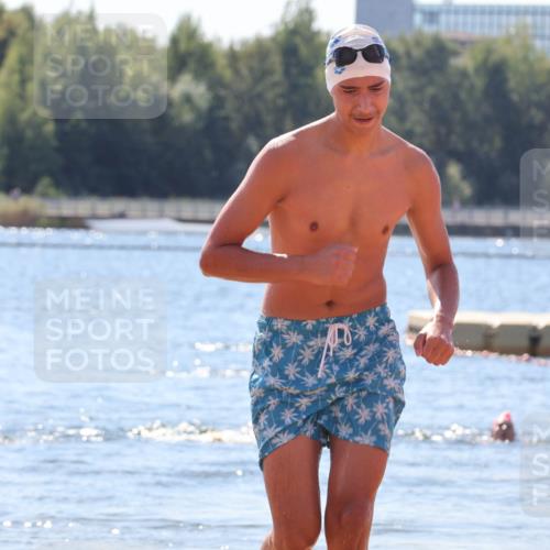 07.09.2025 - 19. Norderstedt Triathlon Luisa Fischer http://msf.ph/oto/8766729 07.09.2025 12:41:54 Schwimmen 356 meine-sportfotos.de