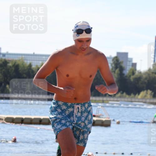 07.09.2025 - 19. Norderstedt Triathlon Luisa Fischer http://msf.ph/oto/8766741 07.09.2025 12:41:56 Schwimmen 356 meine-sportfotos.de