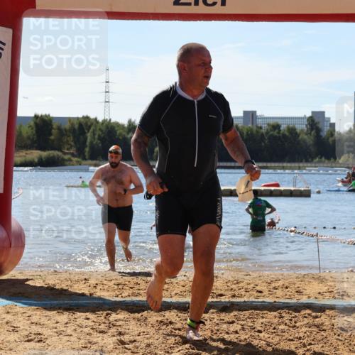 07.09.2025 - 19. Norderstedt Triathlon Luisa Fischer http://msf.ph/oto/8766752 07.09.2025 12:42:17 Schwimmen 335, 342 meine-sportfotos.de
