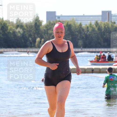 07.09.2025 - 19. Norderstedt Triathlon Luisa Fischer http://msf.ph/oto/8766777 07.09.2025 12:42:22 Schwimmen 335, 342, 708 meine-sportfotos.de