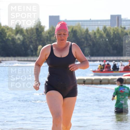 07.09.2025 - 19. Norderstedt Triathlon Luisa Fischer http://msf.ph/oto/8766780 07.09.2025 12:42:23 Schwimmen 335, 342, 708 meine-sportfotos.de