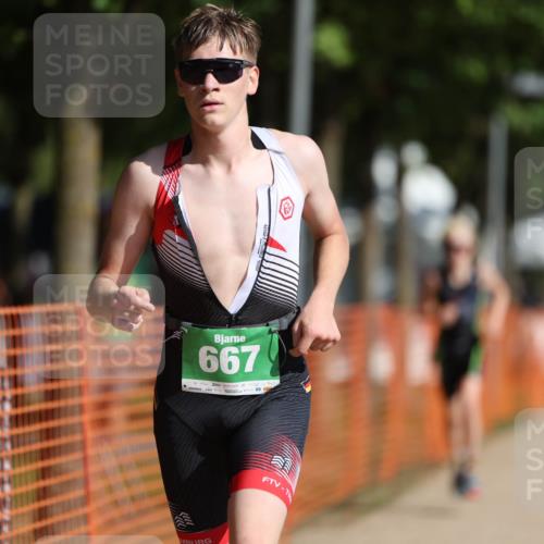 07.09.2025 - 19. Norderstedt Triathlon Michael Strokosch http://msf.ph/oto/8767122 07.09.2025 10:51:58 Laufen 112, 641, 660, 667 meine-sportfotos.de