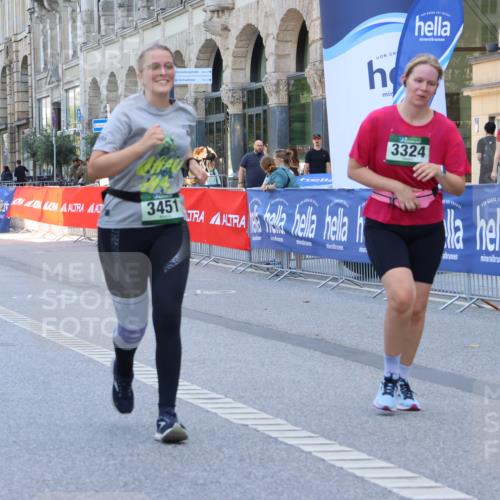 07.09.2025 - BARMER Alsterlauf Strokosch-Dieckow http://msf.ph/oto/8767344 07.09.2025 10:31:17 Ziel 2001, 4921, 4922 meine-sportfotos.de