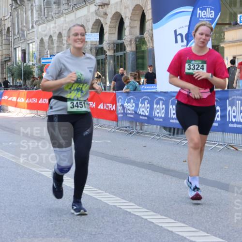 07.09.2025 - BARMER Alsterlauf Strokosch-Dieckow http://msf.ph/oto/8767364 07.09.2025 10:31:17 Ziel 2001, 4921, 4922 meine-sportfotos.de