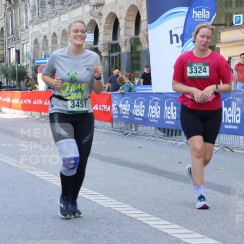 07.09.2025 - BARMER Alsterlauf Strokosch-Dieckow http://msf.ph/oto/8767406 07.09.2025 10:31:17 Ziel 2001, 4921, 4922 meine-sportfotos.de