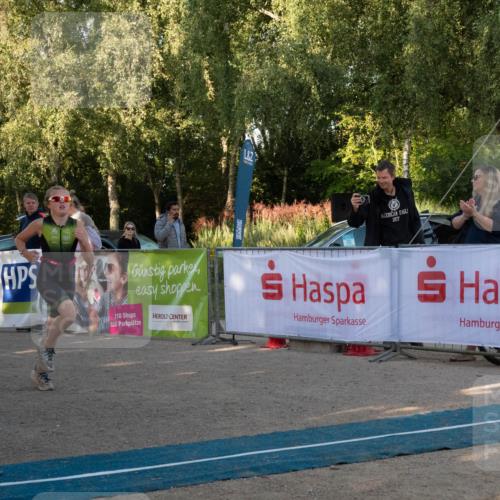 07.09.2025 - 19. Norderstedt Triathlon Zöllner http://msf.ph/oto/8767993 07.09.2025 09:13:22 Ziel 4 meine-sportfotos.de