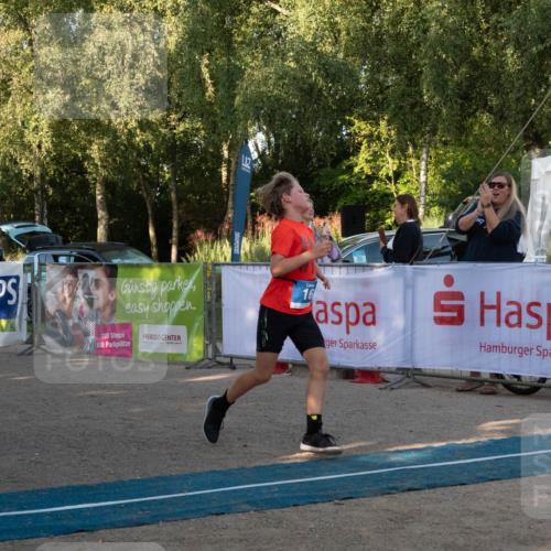 07.09.2025 - 19. Norderstedt Triathlon Zöllner http://msf.ph/oto/8768256 07.09.2025 09:16:34 Ziel 11, 16, 38 meine-sportfotos.de