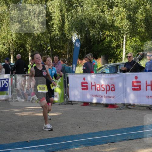 07.09.2025 - 19. Norderstedt Triathlon Zöllner http://msf.ph/oto/8768658 07.09.2025 09:45:56 Ziel 594, 595, 604 meine-sportfotos.de