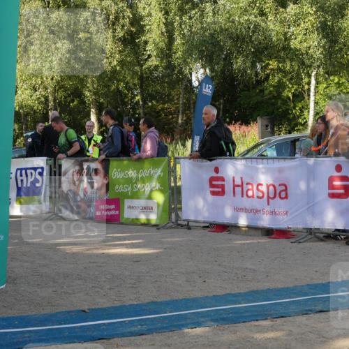 07.09.2025 - 19. Norderstedt Triathlon Zöllner http://msf.ph/oto/8768688 07.09.2025 09:46:50 Ziel 556, 633 meine-sportfotos.de