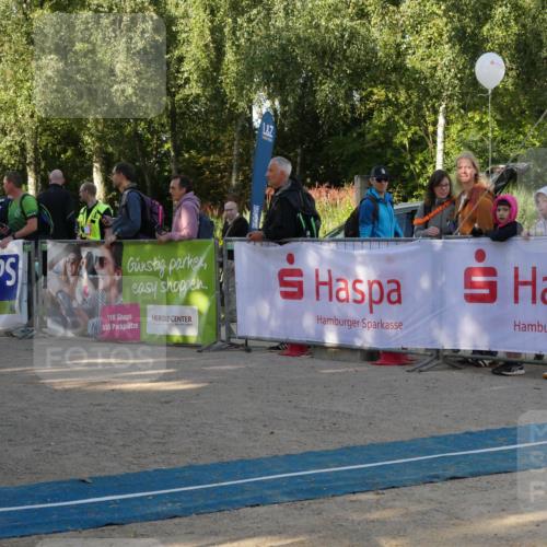 07.09.2025 - 19. Norderstedt Triathlon Zöllner http://msf.ph/oto/8768709 07.09.2025 09:46:52 Ziel 556, 633 meine-sportfotos.de