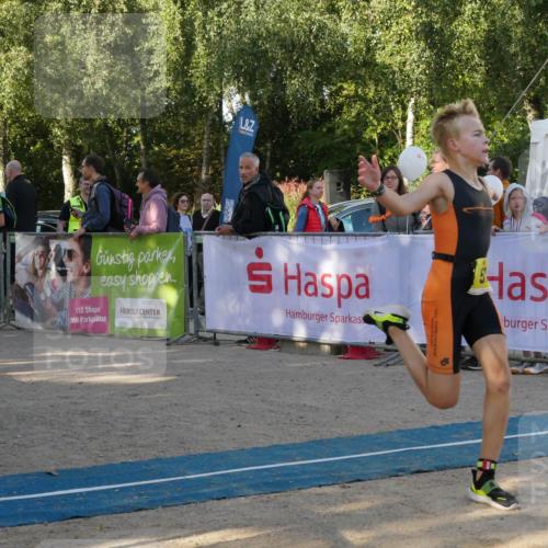 07.09.2025 - 19. Norderstedt Triathlon Zöllner http://msf.ph/oto/8768742 07.09.2025 09:46:58 Ziel 570, 633 meine-sportfotos.de
