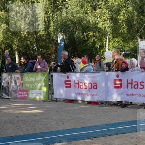 07.09.2025 - 19. Norderstedt Triathlon Zöllner http://msf.ph/oto/8768771 07.09.2025 09:47:16 Ziel 562, 609 meine-sportfotos.de