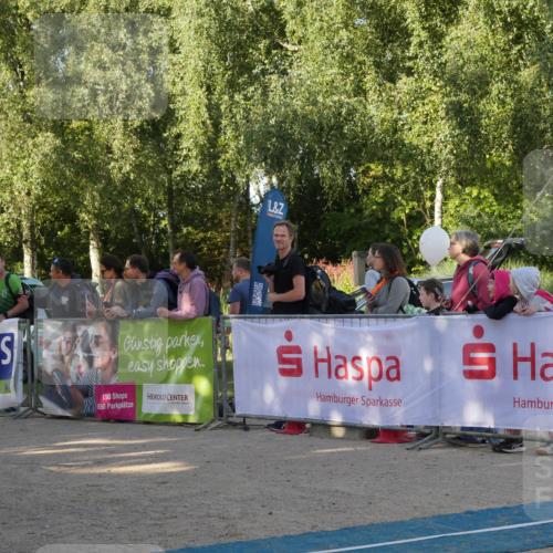 07.09.2025 - 19. Norderstedt Triathlon Zöllner http://msf.ph/oto/8768821 07.09.2025 09:48:03 Ziel 587, 591 meine-sportfotos.de