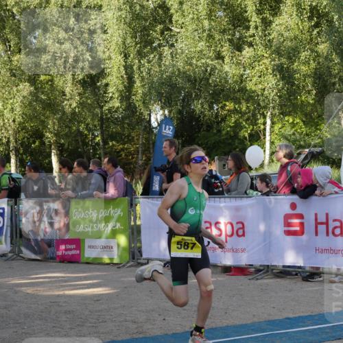 07.09.2025 - 19. Norderstedt Triathlon Zöllner http://msf.ph/oto/8768827 07.09.2025 09:48:04 Ziel 587, 591 meine-sportfotos.de
