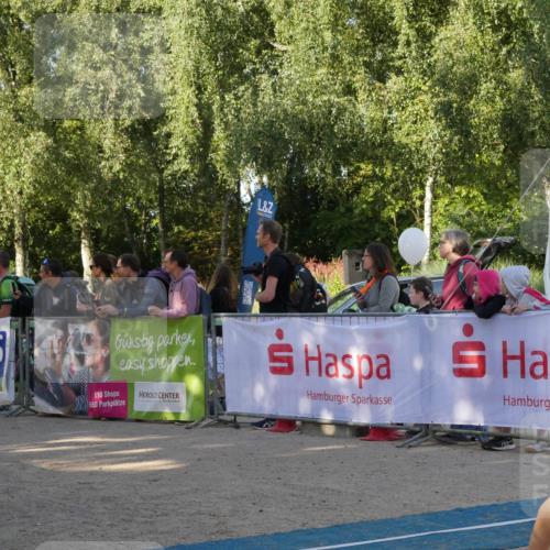 07.09.2025 - 19. Norderstedt Triathlon Zöllner http://msf.ph/oto/8768831 07.09.2025 09:48:04 Ziel 587, 591 meine-sportfotos.de