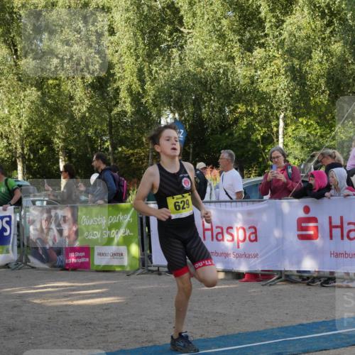 07.09.2025 - 19. Norderstedt Triathlon Zöllner http://msf.ph/oto/8768981 07.09.2025 09:48:59 Ziel 592, 629 meine-sportfotos.de