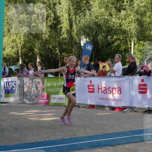 07.09.2025 - 19. Norderstedt Triathlon Zöllner http://msf.ph/oto/8769185 07.09.2025 09:51:16 Ziel 575, 599, 608, 615, 622 meine-sportfotos.de