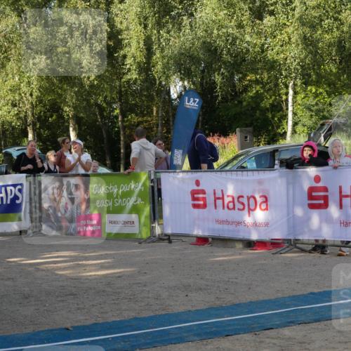 07.09.2025 - 19. Norderstedt Triathlon Zöllner http://msf.ph/oto/8769309 07.09.2025 09:52:31 Ziel 579, 580, 631 meine-sportfotos.de
