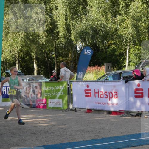 07.09.2025 - 19. Norderstedt Triathlon Zöllner http://msf.ph/oto/8769316 07.09.2025 09:53:02 Ziel 560, 581 meine-sportfotos.de