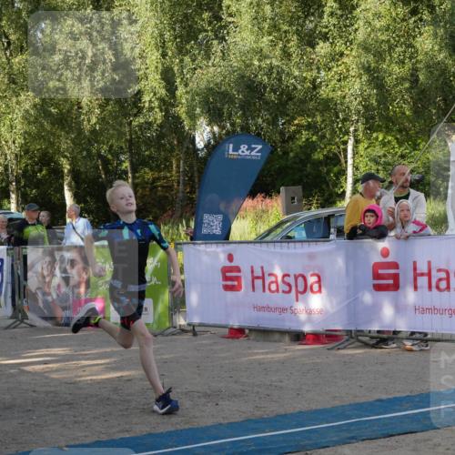 07.09.2025 - 19. Norderstedt Triathlon Zöllner http://msf.ph/oto/8769364 07.09.2025 09:53:47 Ziel 589, 610 meine-sportfotos.de