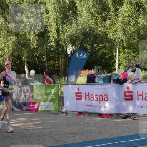 07.09.2025 - 19. Norderstedt Triathlon Zöllner http://msf.ph/oto/8769418 07.09.2025 09:55:05 Ziel 571, 628 meine-sportfotos.de