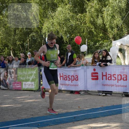 07.09.2025 - 19. Norderstedt Triathlon Zöllner http://msf.ph/oto/8769927 07.09.2025 10:50:46 Ziel 677 meine-sportfotos.de
