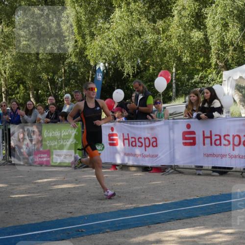 07.09.2025 - 19. Norderstedt Triathlon Zöllner http://msf.ph/oto/8769968 07.09.2025 10:51:21 Ziel 687 meine-sportfotos.de