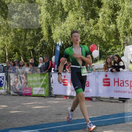 07.09.2025 - 19. Norderstedt Triathlon Zöllner http://msf.ph/oto/8769996 07.09.2025 10:51:34 Ziel 649, 663 meine-sportfotos.de