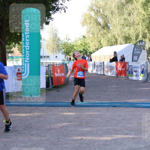 07.09.2025 - 19. Norderstedt Triathlon Zöllner http://msf.ph/oto/8770038 07.09.2025 09:16:33 Ziel 16, 38 meine-sportfotos.de