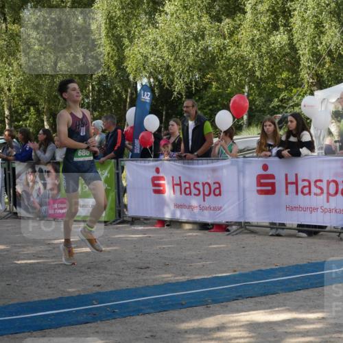 07.09.2025 - 19. Norderstedt Triathlon Zöllner http://msf.ph/oto/8770041 07.09.2025 10:51:56 Ziel 648, 673, 686 meine-sportfotos.de