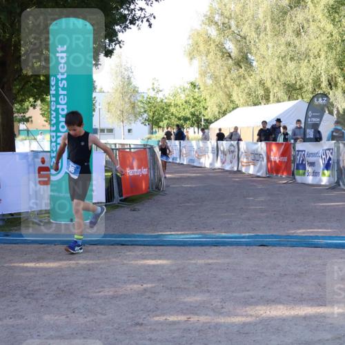07.09.2025 - 19. Norderstedt Triathlon Zöllner http://msf.ph/oto/8770149 07.09.2025 09:17:16 Ziel 15, 36, 40 meine-sportfotos.de