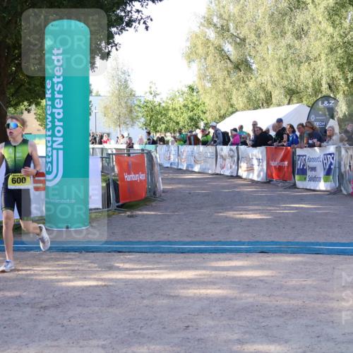 07.09.2025 - 19. Norderstedt Triathlon Zöllner http://msf.ph/oto/8770490 07.09.2025 09:46:04 Ziel 557, 600 meine-sportfotos.de