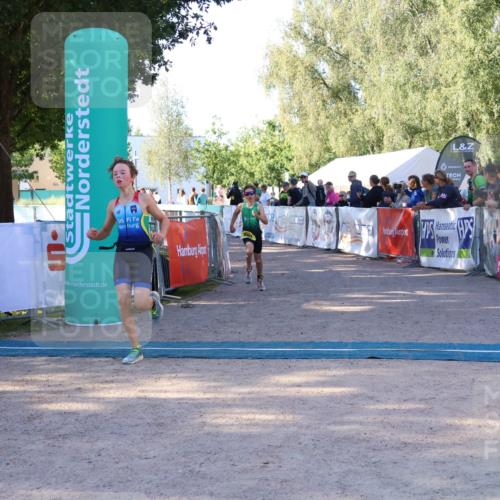 07.09.2025 - 19. Norderstedt Triathlon Zöllner http://msf.ph/oto/8770733 07.09.2025 09:48:02 Ziel 587, 591 meine-sportfotos.de