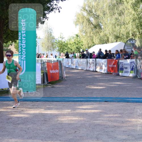 07.09.2025 - 19. Norderstedt Triathlon Zöllner http://msf.ph/oto/8770748 07.09.2025 09:48:03 Ziel 587, 591 meine-sportfotos.de