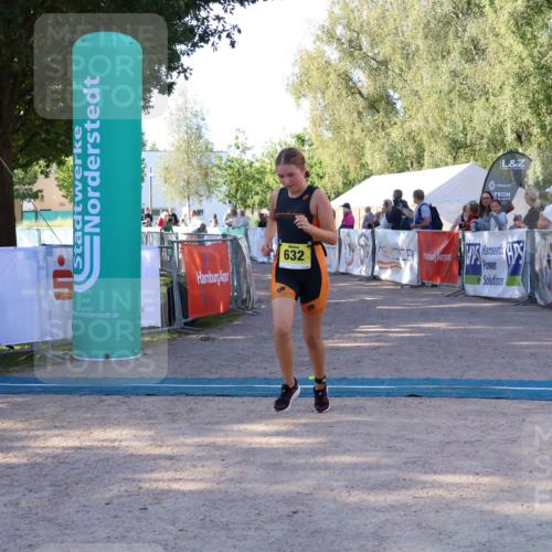 07.09.2025 - 19. Norderstedt Triathlon Zöllner http://msf.ph/oto/8771544 07.09.2025 09:52:23 Ziel 631, 632 meine-sportfotos.de