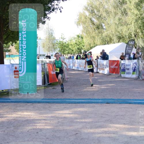 07.09.2025 - 19. Norderstedt Triathlon Zöllner http://msf.ph/oto/8771612 07.09.2025 09:53:02 Ziel 560, 581 meine-sportfotos.de