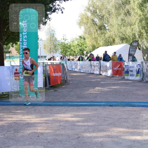 07.09.2025 - 19. Norderstedt Triathlon Zöllner http://msf.ph/oto/8771655 07.09.2025 09:53:33 Ziel 558, 596 meine-sportfotos.de
