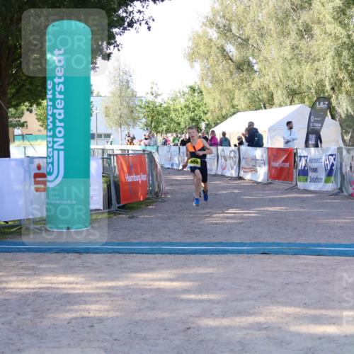 07.09.2025 - 19. Norderstedt Triathlon Zöllner http://msf.ph/oto/8771671 07.09.2025 09:53:45 Ziel 589, 610 meine-sportfotos.de