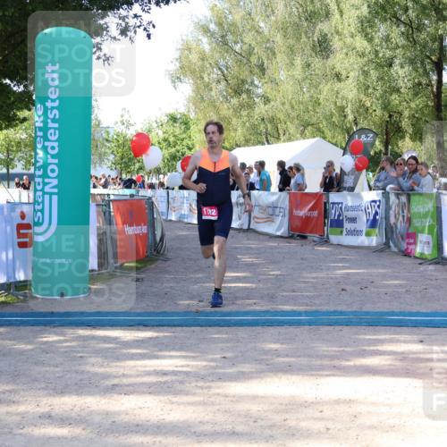 07.09.2025 - 19. Norderstedt Triathlon Zöllner http://msf.ph/oto/8772064 07.09.2025 10:42:03 Ziel 1132 meine-sportfotos.de