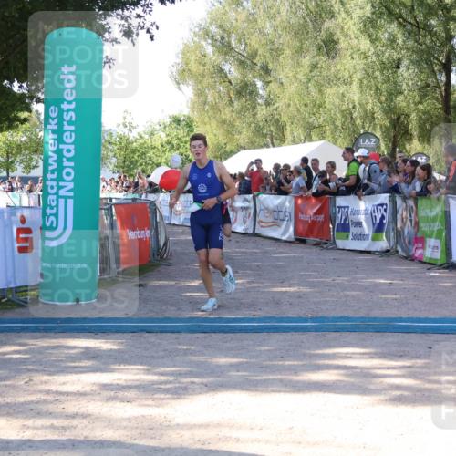 07.09.2025 - 19. Norderstedt Triathlon Zöllner http://msf.ph/oto/8772665 07.09.2025 10:51:56 Ziel 648, 673, 686 meine-sportfotos.de