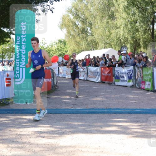 07.09.2025 - 19. Norderstedt Triathlon Zöllner http://msf.ph/oto/8772678 07.09.2025 10:51:57 Ziel 648, 673, 686 meine-sportfotos.de