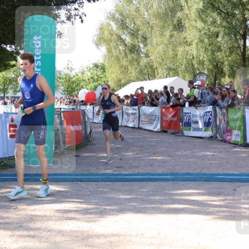 07.09.2025 - 19. Norderstedt Triathlon Zöllner http://msf.ph/oto/8772687 07.09.2025 10:51:57 Ziel 648, 673, 686 meine-sportfotos.de