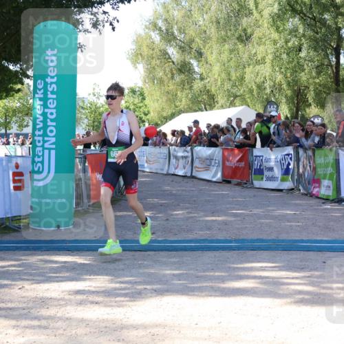 07.09.2025 - 19. Norderstedt Triathlon Zöllner http://msf.ph/oto/8772739 07.09.2025 10:52:15 Ziel 667, 1114, 1141, 1146 meine-sportfotos.de