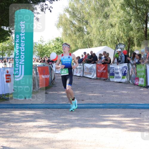 07.09.2025 - 19. Norderstedt Triathlon Zöllner http://msf.ph/oto/8772856 07.09.2025 10:52:52 Ziel 84, 652, 1130 meine-sportfotos.de