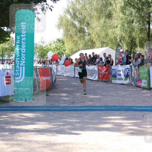 07.09.2025 - 19. Norderstedt Triathlon Zöllner http://msf.ph/oto/8772900 07.09.2025 10:52:59 Ziel 690, 1130 meine-sportfotos.de