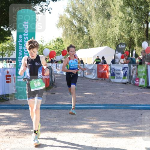 07.09.2025 - 19. Norderstedt Triathlon Zöllner http://msf.ph/oto/8774566 07.09.2025 11:03:08 Ziel 56, 66, 124 meine-sportfotos.de