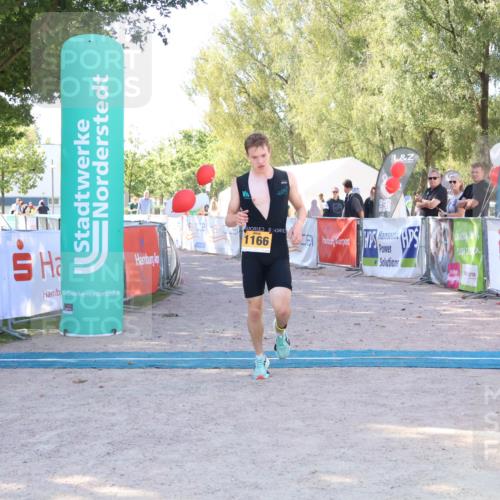 07.09.2025 - 19. Norderstedt Triathlon Zöllner http://msf.ph/oto/8775423 07.09.2025 11:45:47 Ziel 1166 meine-sportfotos.de