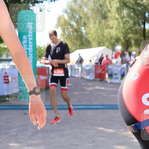 07.09.2025 - 19. Norderstedt Triathlon Zöllner http://msf.ph/oto/8775651 07.09.2025 11:49:31 Ziel 196, 1355 meine-sportfotos.de