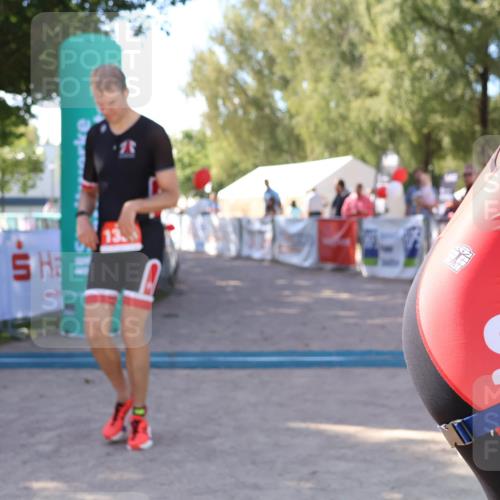 07.09.2025 - 19. Norderstedt Triathlon Zöllner http://msf.ph/oto/8775653 07.09.2025 11:49:31 Ziel 196, 1355 meine-sportfotos.de